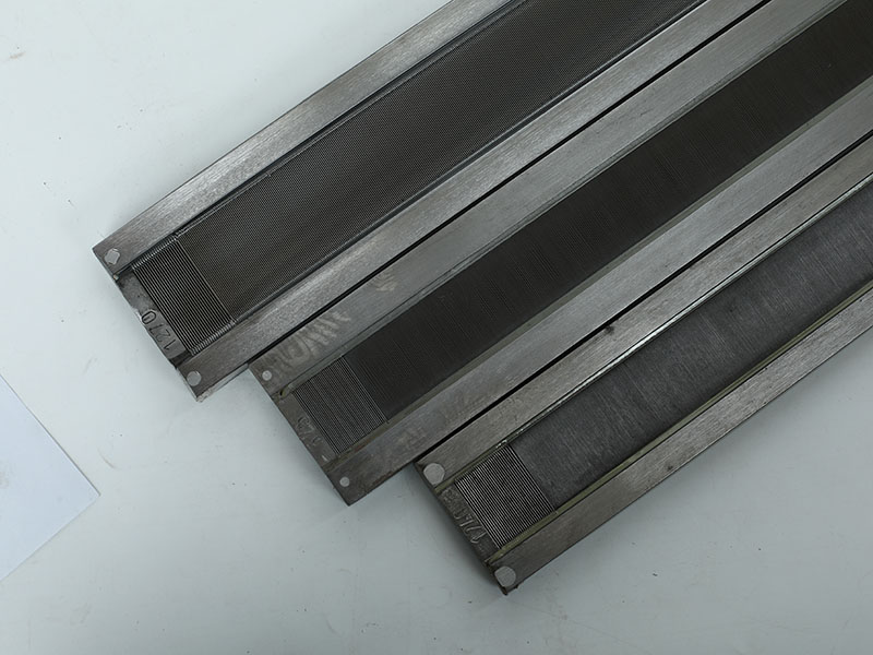 The reed of wire mesh meaving machine